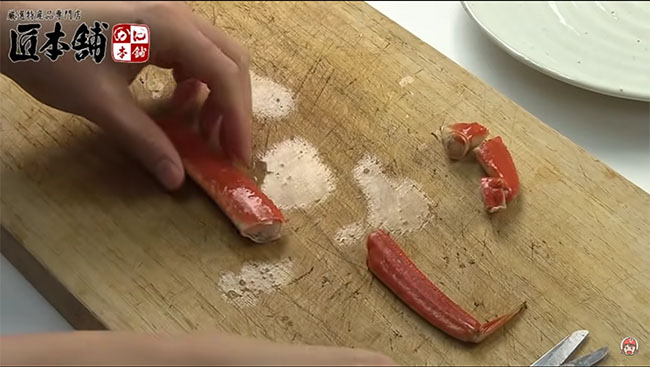 反対側の関節を切り終えた所